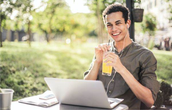 Ultimul loc şi la numărul de oameni care îşi permit conexiunea la internet